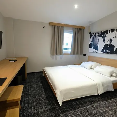Hotel Kunst 3*